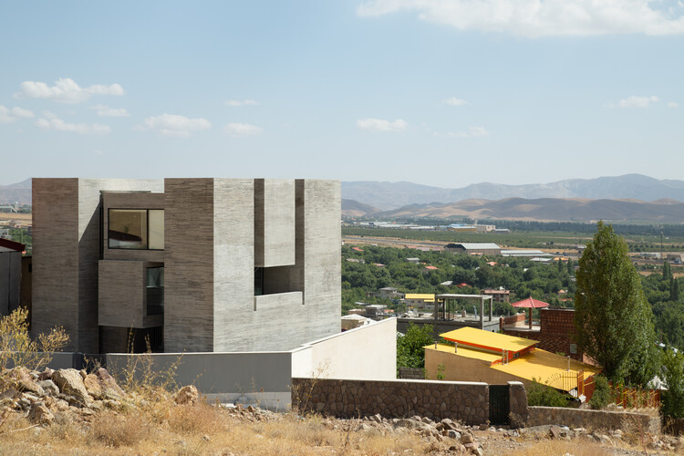 تأثیر عوامل محیطی بر ارزش و قیمت‌گذاری زمین در داخل بافت دماوند