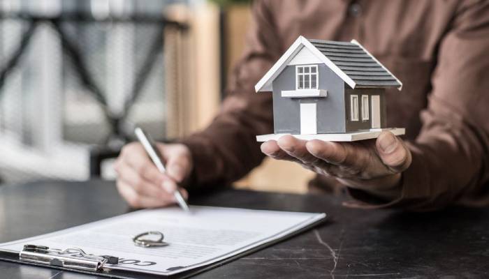 چرا باید برای خرید ملک به املاک برویم؟